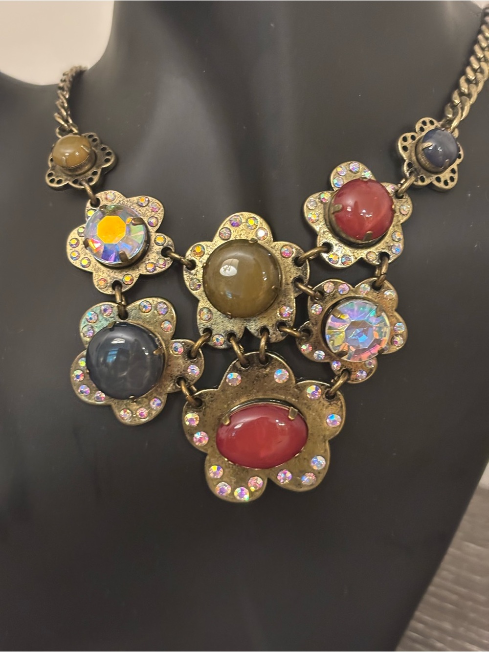 Betsey Johnson Floral Statement Bib Necklace Multicolor Stone Gold Tone Signed - Picture 2 of 9
